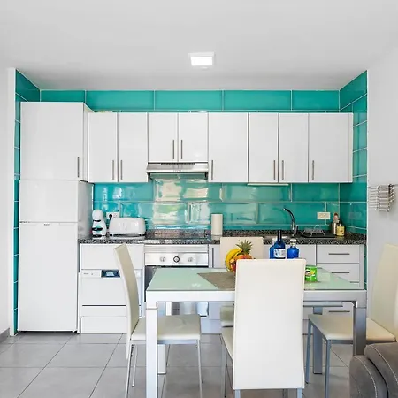 Colina Smart Hi-end Services Media Streaming Apartment